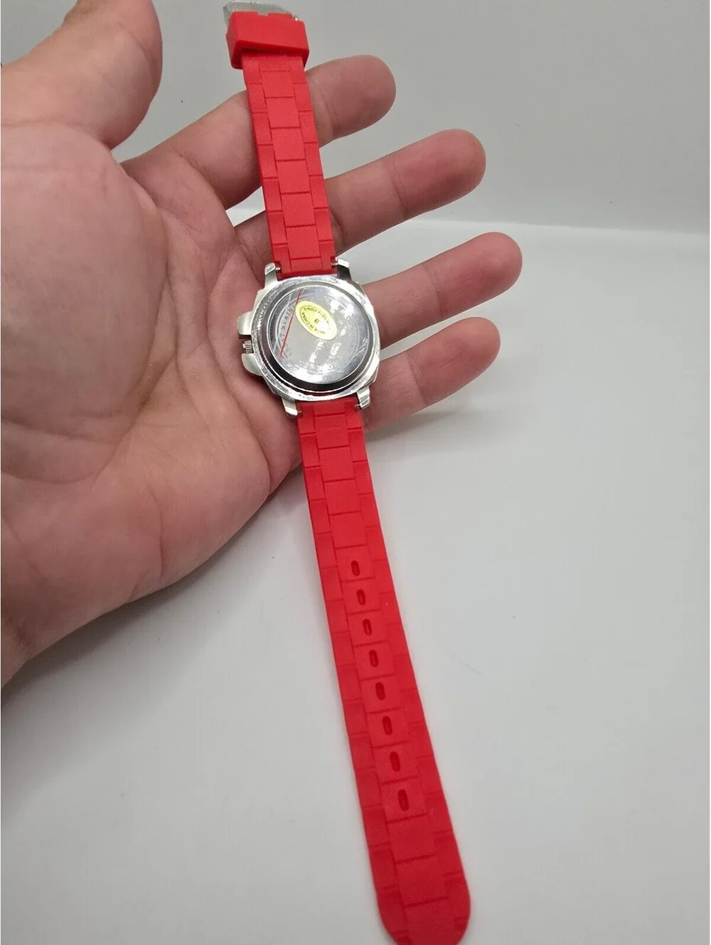 Quartz Analog Santa Dial Watch Red Silicone Strap Silver Tone Case Christmas